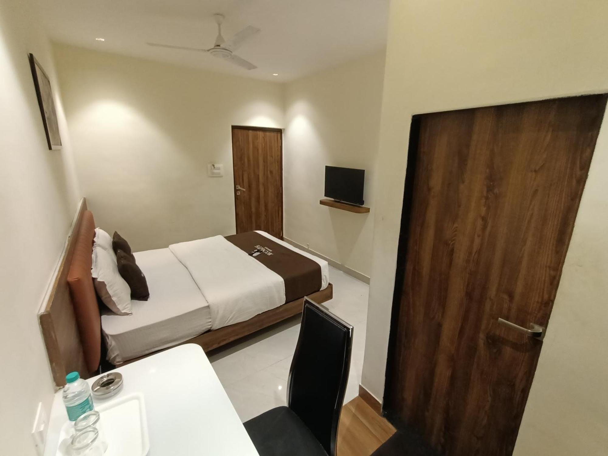 Hotel Moon Lite Residency - Marve Road Malad West Bombay Esterno foto