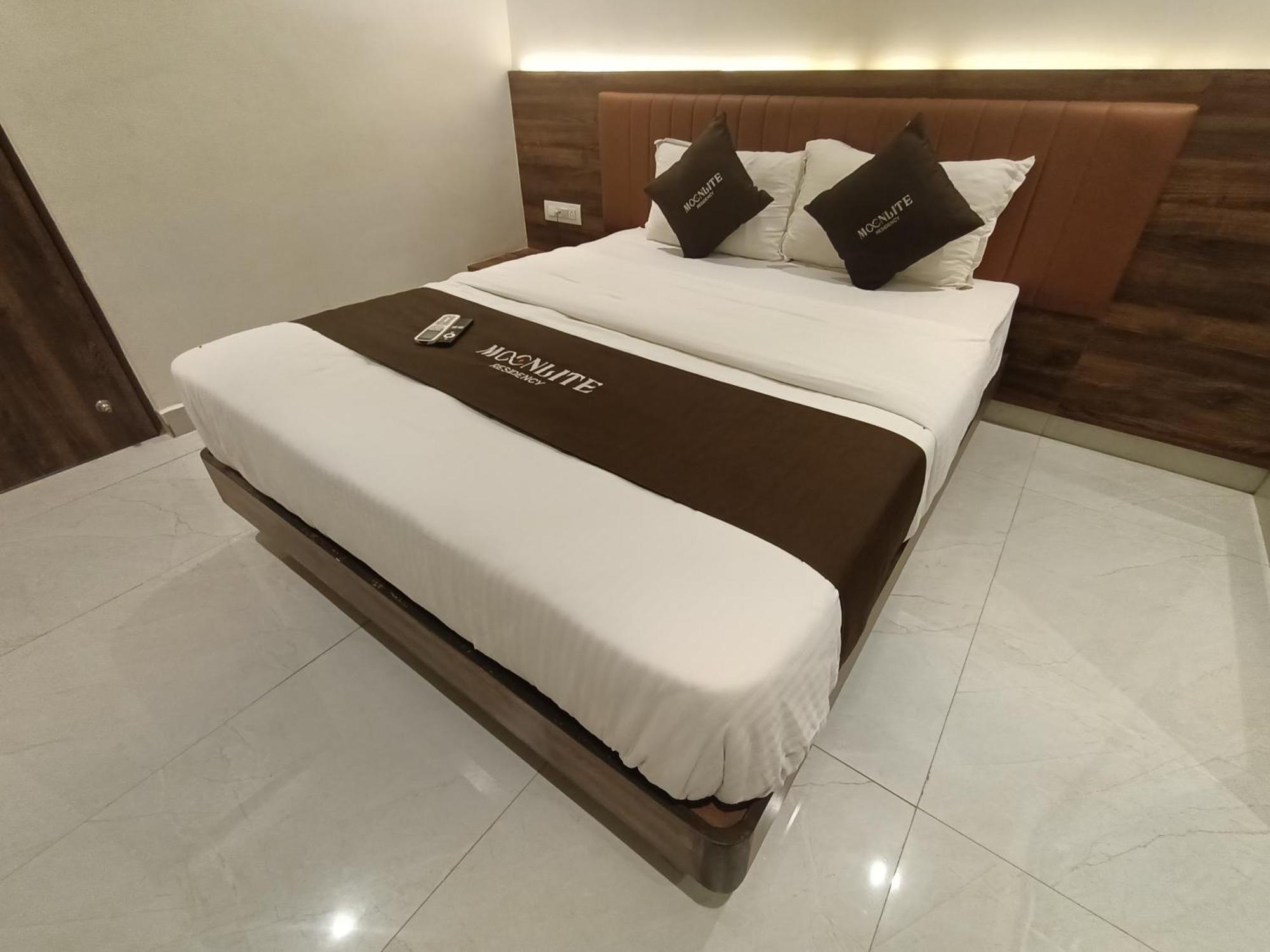 Hotel Moon Lite Residency - Marve Road Malad West Bombay Esterno foto